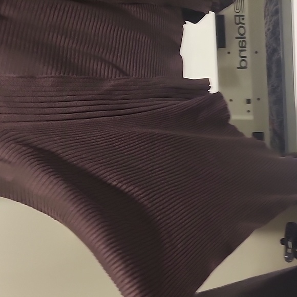 Brown sweater - Picture 3 of 5